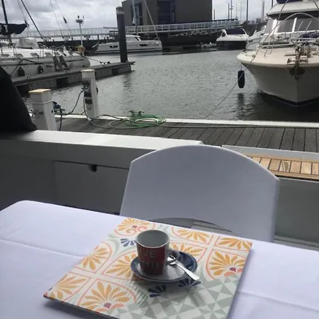 Hotel en barco Beautiful And Magnific Yacht *