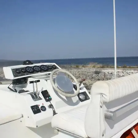 Beautiful And Magnific Yacht Lizbona