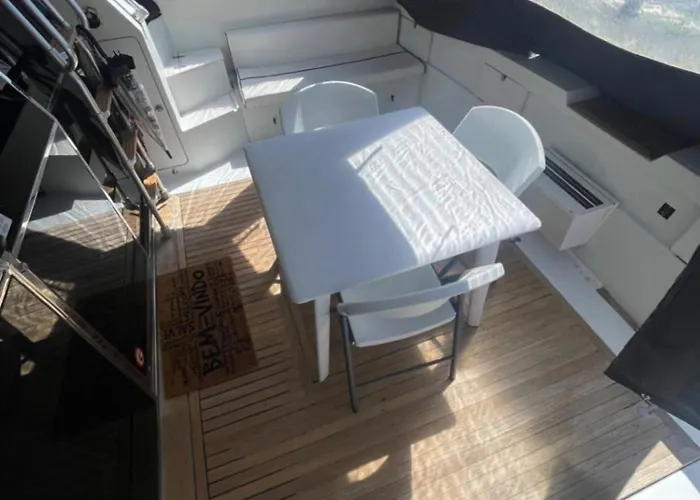 ספינת מלון Beautiful And Magnific Yacht ליסבון