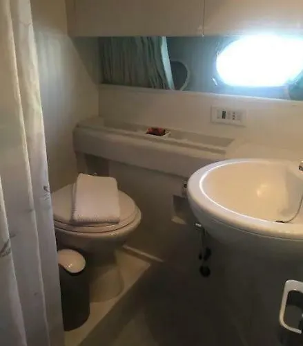Beautiful And Magnific Yacht * ליסבון