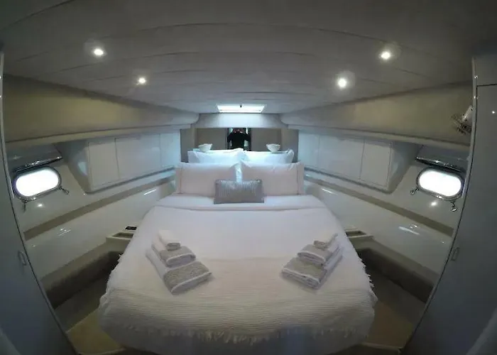 ספינת מלון Beautiful And Magnific Yacht ליסבון