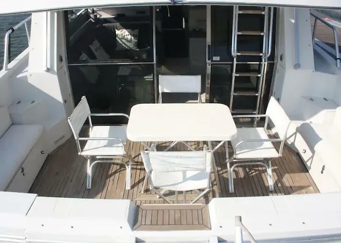 ספינת מלון Beautiful And Magnific Yacht *